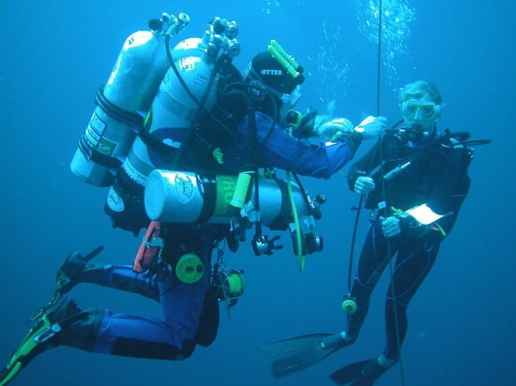朱雀三号可重复使用火箭首次大型垂直起降试验成功