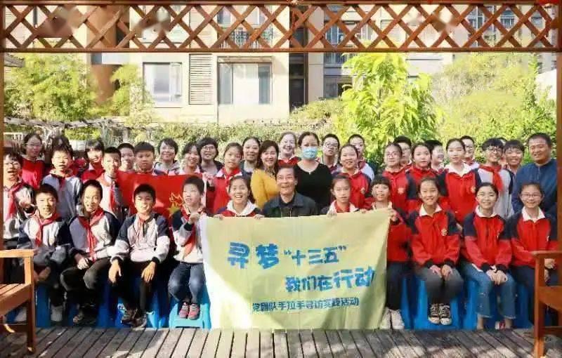 救援男孩毕业生